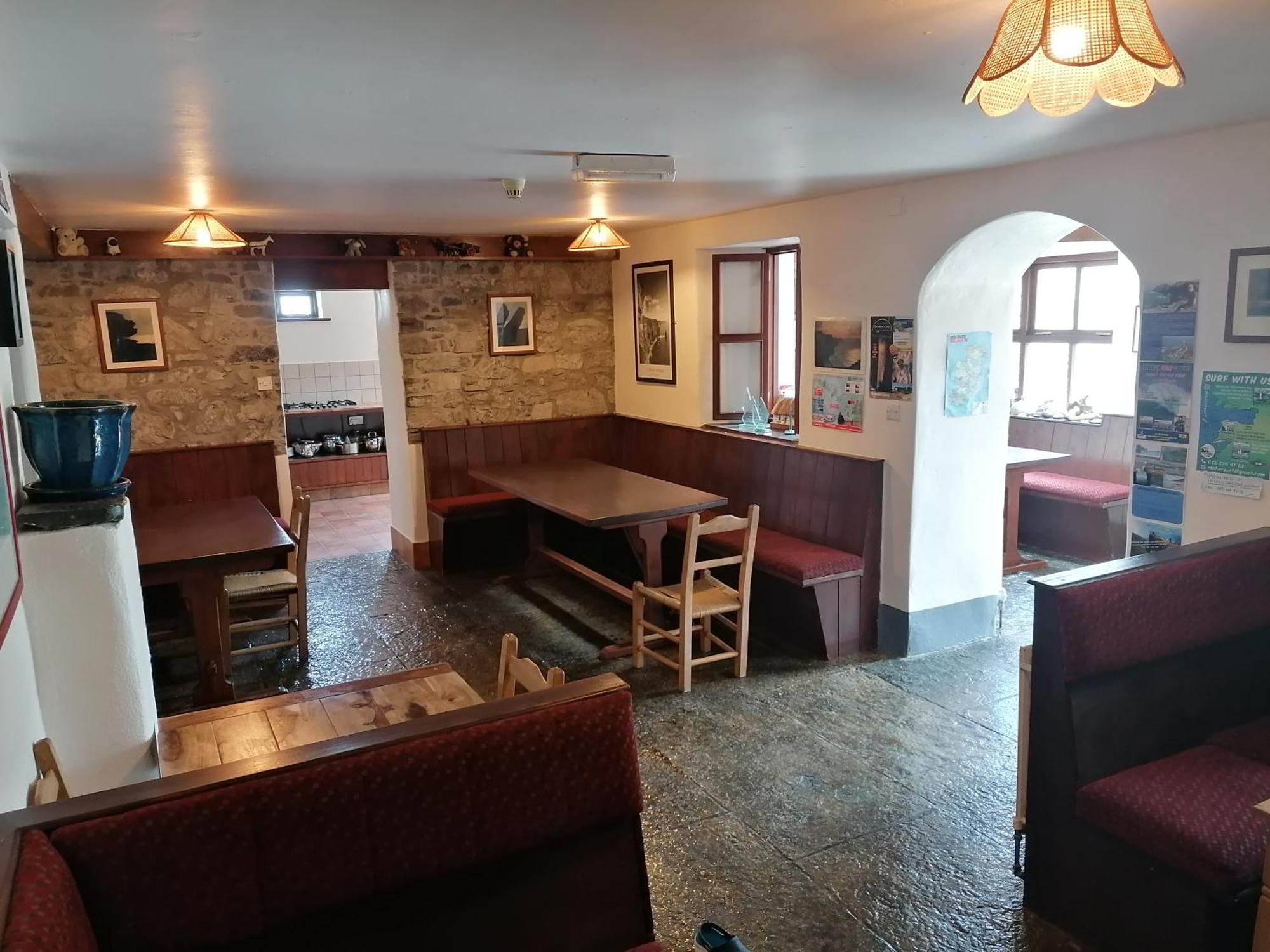 Aille River Tourist Hostel Glamping Doolin Exterior foto
